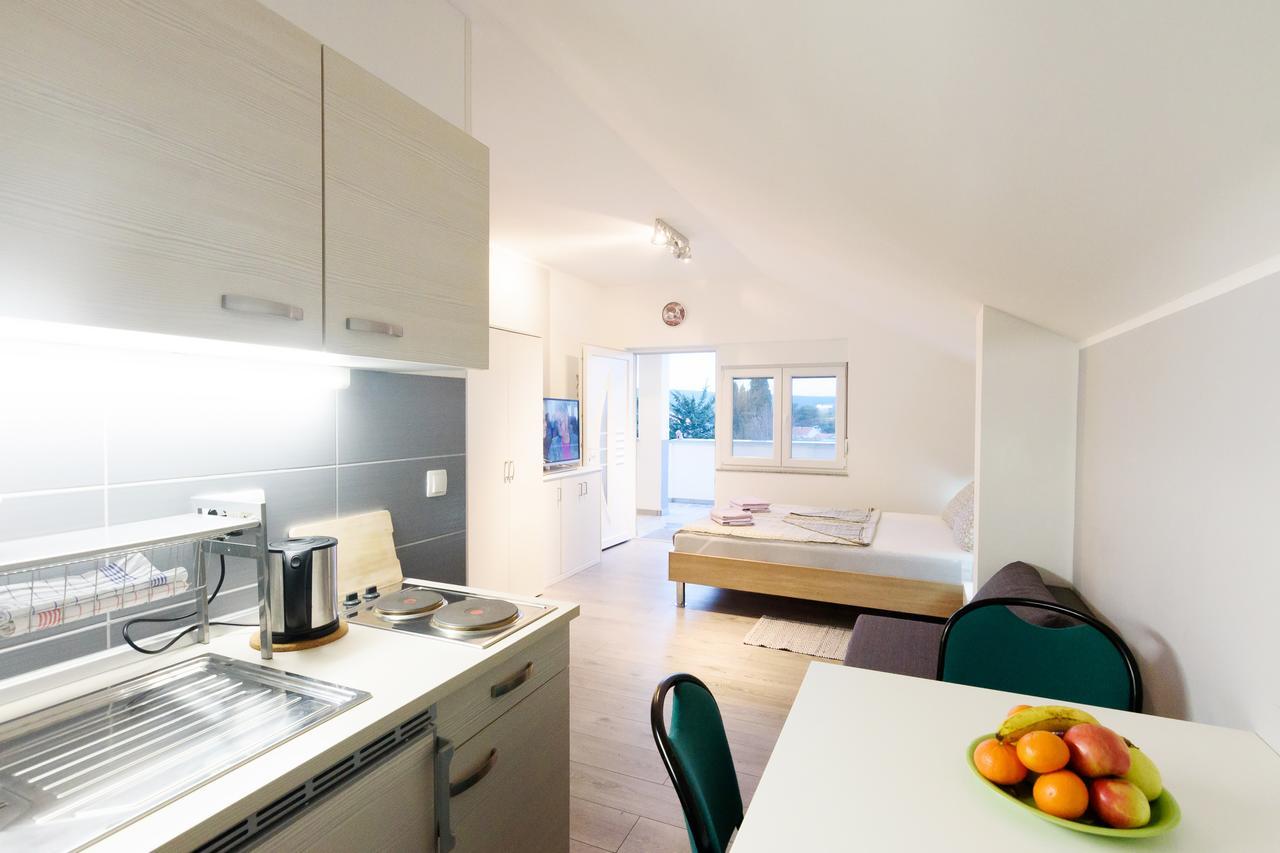 Apartmani Orhideja Горни-Карин Экстерьер фото